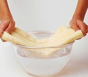 Compresses à la menthe et au sel pour traiter les mycoses des ongles des pieds